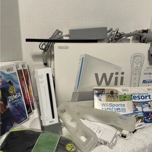 Nintendo Wii Console Set - White and Gray